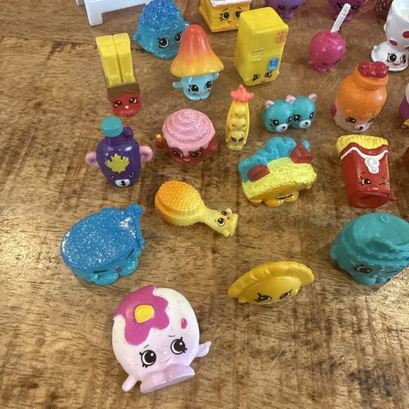 SHOPKINS Collectors Miscellaneous Lot 38 Plus Baskets Sign Food Brush - Picture 5 of 10